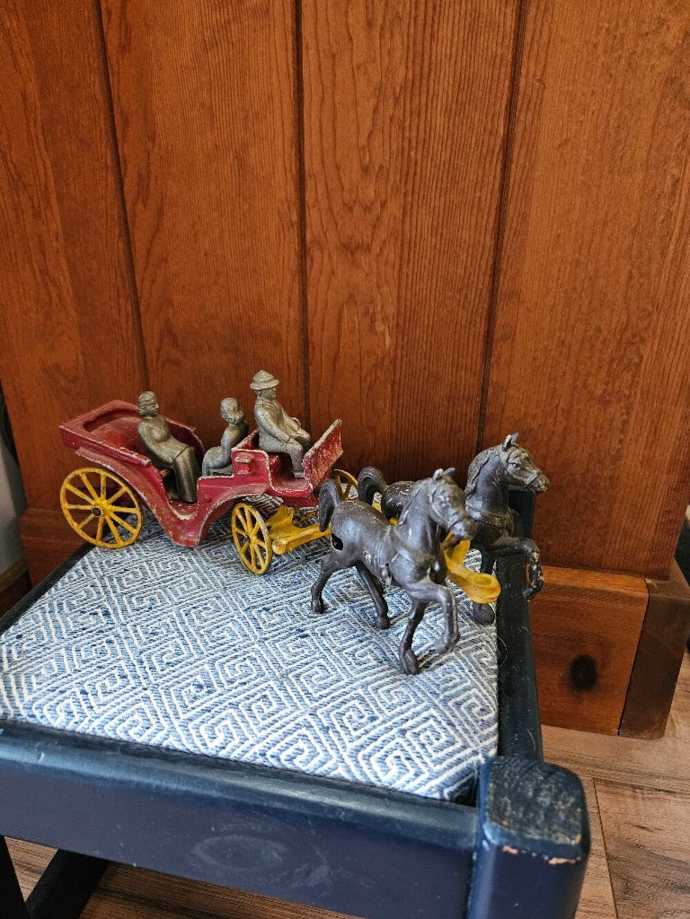 Vintage 1940s Stanley (?) Cast Iron Buggy w/ 2 Horses and 3 Figures